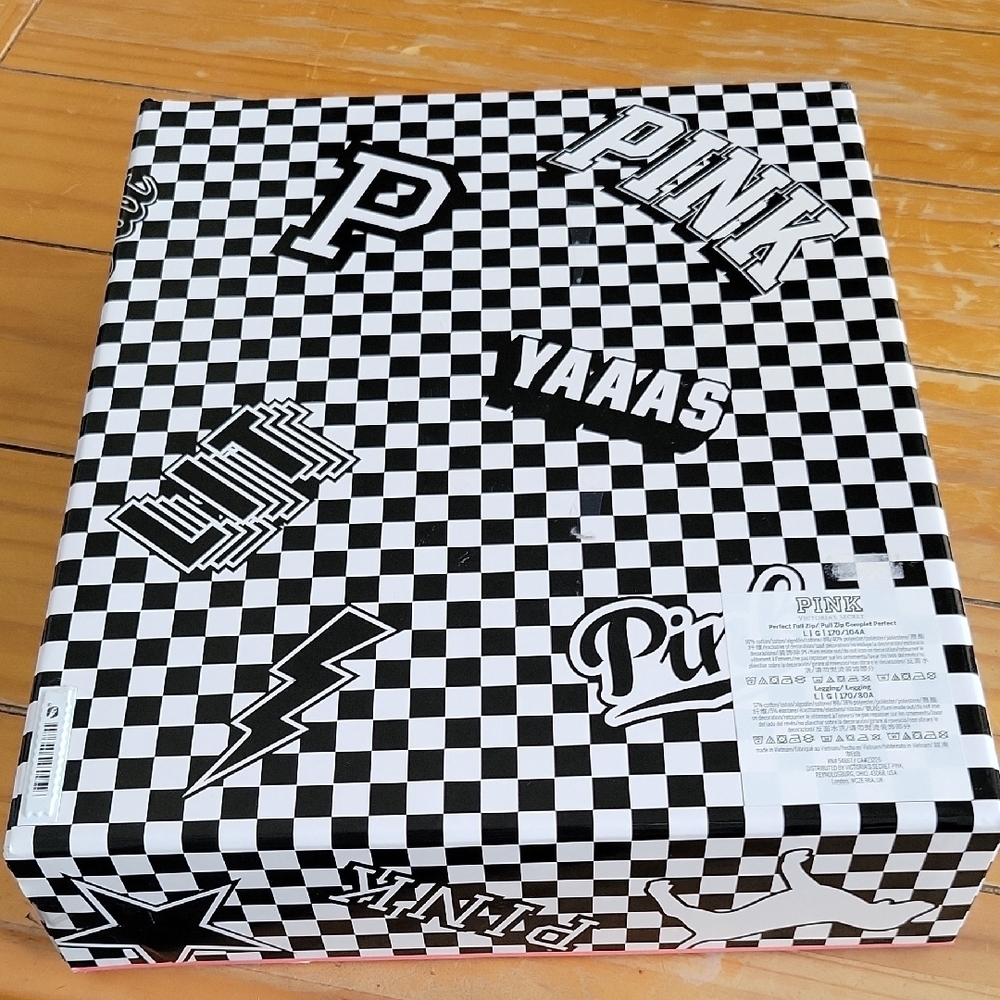 🆕️2018 VS PiNk 2pc Set.$118 - Picture 3 of 11